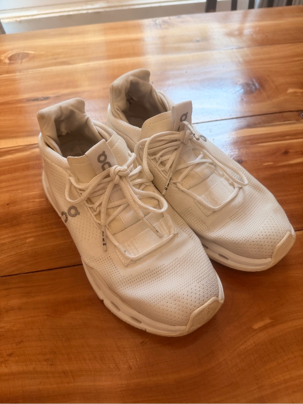 On Cloud On Running Womens 5.5, Used Condition, All White 🤍🤍🤍